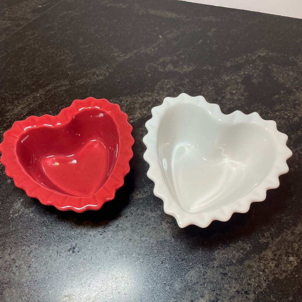 Two Chantal heart dishes - Picture 2 of 4
